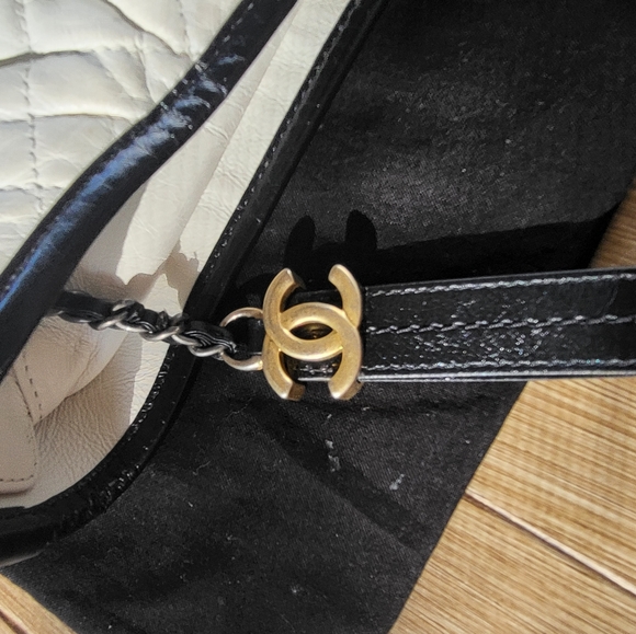 Chanel gabrielle hobo crossbody - Picture 5 of 10